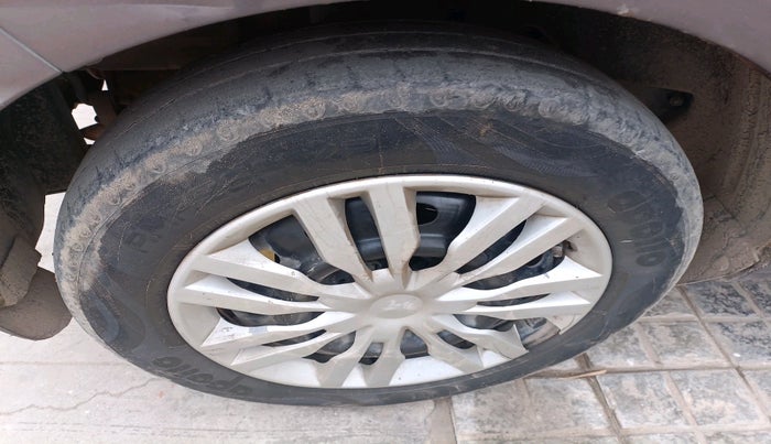 2017 Tata Tiago XT PETROL, Petrol, Manual, 90,229 km, tyre