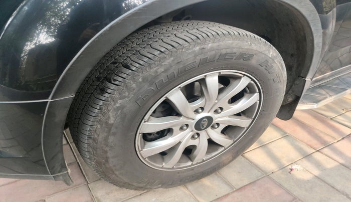 2017 Mahindra XUV500 W8 1.99, Diesel, Manual, 99,166 km, tyre