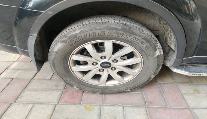 2017 Mahindra XUV500 W8 1.99, Diesel, Manual, 99,166 km, tyre