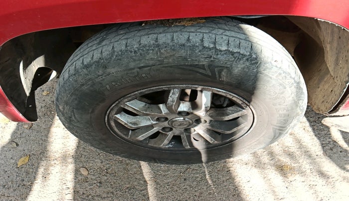 2016 Mahindra TUV300 T8, Diesel, Manual, 66,845 km, tyre