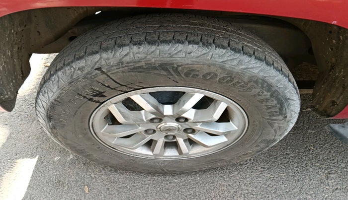 2016 Mahindra TUV300 T8, Diesel, Manual, 66,845 km, tyre