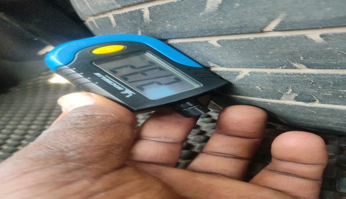 2019 Toyota Innova Crysta 2.4 G 8 STR, Diesel, Manual, 3,65,639 km, tyre