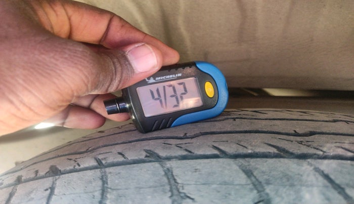 2019 Toyota Innova Crysta 2.4 G 8 STR, Diesel, Manual, 3,65,639 km, tyre