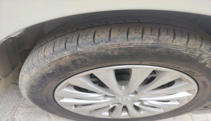 2023 Maruti Ciaz DELTA 1.5 SHVS MT PETROL, Petrol, Manual, 19,432 km, tyre