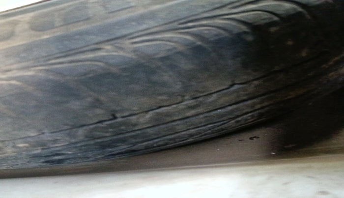 2011 Toyota Corolla Altis G DIESEL, Diesel, Manual, 1,57,894 km, tyre