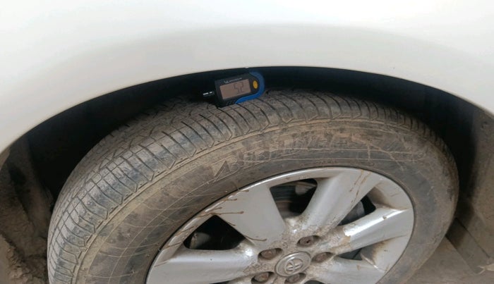 2011 Toyota Corolla Altis G DIESEL, Diesel, Manual, 1,57,894 km, tyre