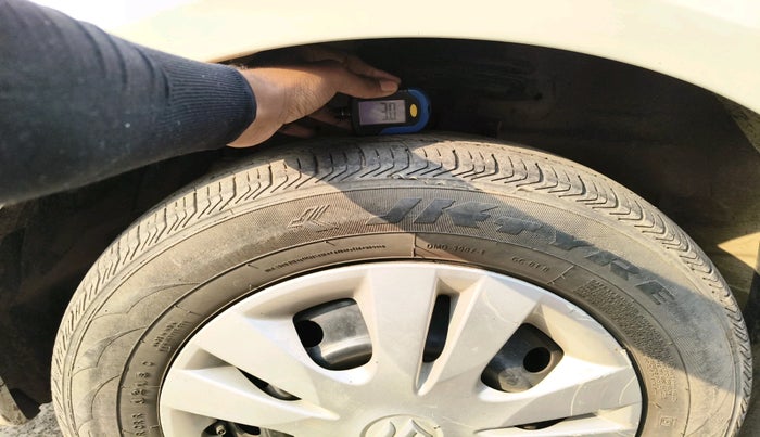 2012 Maruti Swift Dzire VXI, Petrol, Manual, 89,540 km, tyre