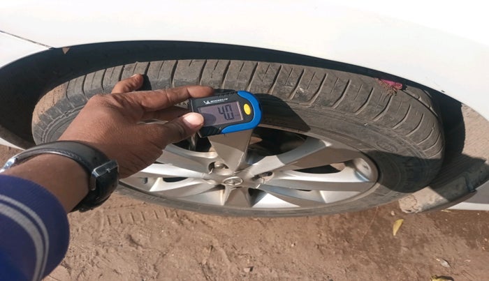 2012 Hyundai Verna FLUIDIC 1.6 CRDI SX OPT, Diesel, Manual, 1,80,229 km, tyre