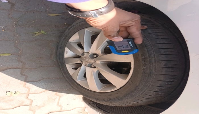 2012 Hyundai Verna FLUIDIC 1.6 CRDI SX OPT, Diesel, Manual, 1,80,229 km, tyre