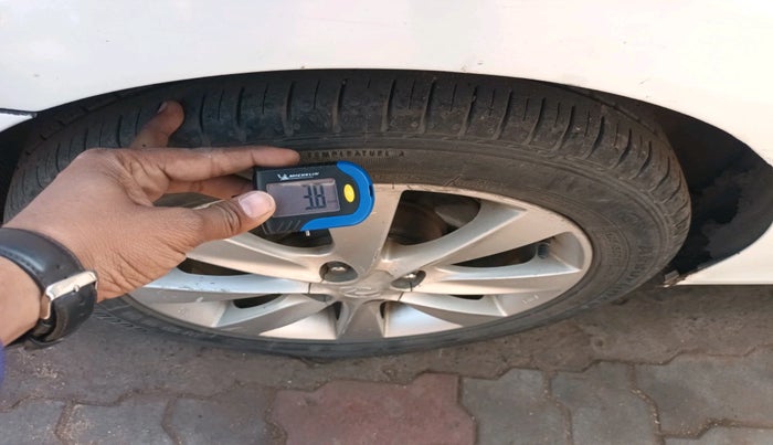 2012 Hyundai Verna FLUIDIC 1.6 CRDI SX OPT, Diesel, Manual, 1,80,229 km, tyre