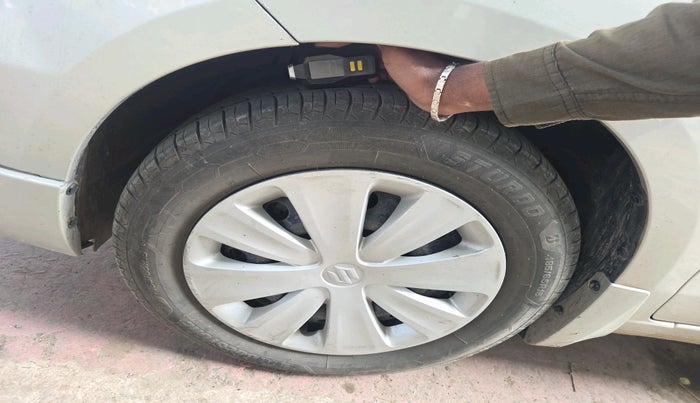 2018 Maruti Ertiga VXI, Petrol, Manual, 5,00,000 km, tyre