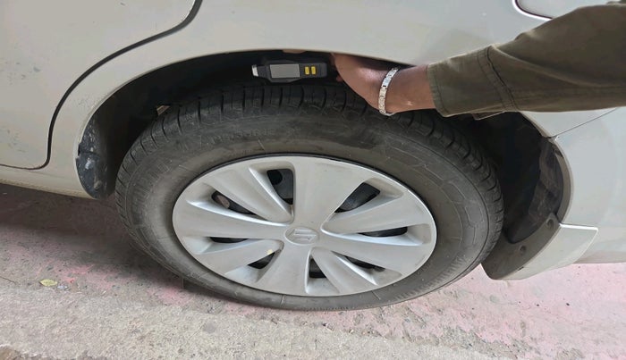 2018 Maruti Ertiga VXI, Petrol, Manual, 5,00,000 km, tyre
