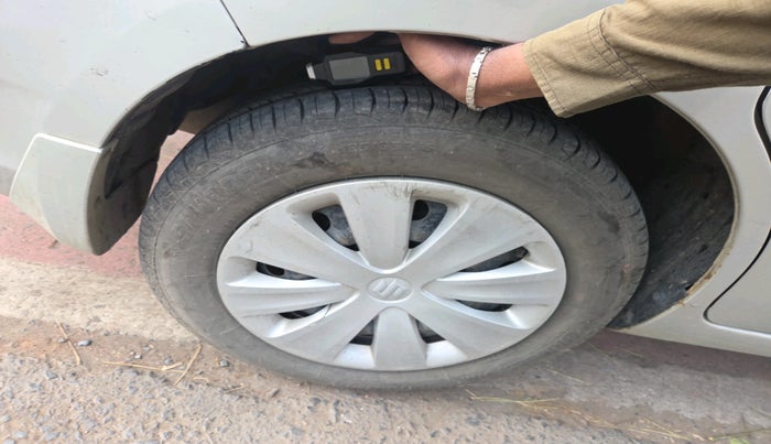 2018 Maruti Ertiga VXI, Petrol, Manual, 5,00,000 km, tyre