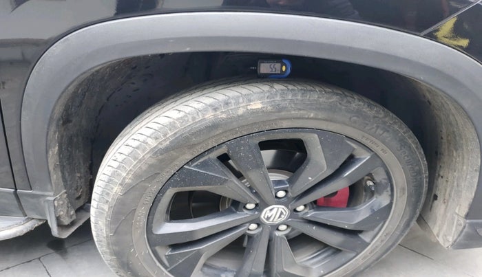 2024 MG HECTOR Sharp Pro Blackstorm 1.5 Turbo CVT, Petrol, Automatic, 32,133 km, tyre