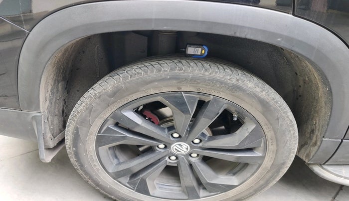 2024 MG HECTOR Sharp Pro Blackstorm 1.5 Turbo CVT, Petrol, Automatic, 32,133 km, tyre