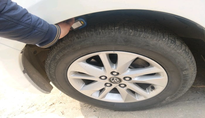 2017 Toyota Innova Crysta 2.4 GX 8 STR, Diesel, Manual, 1,44,850 km, tyre