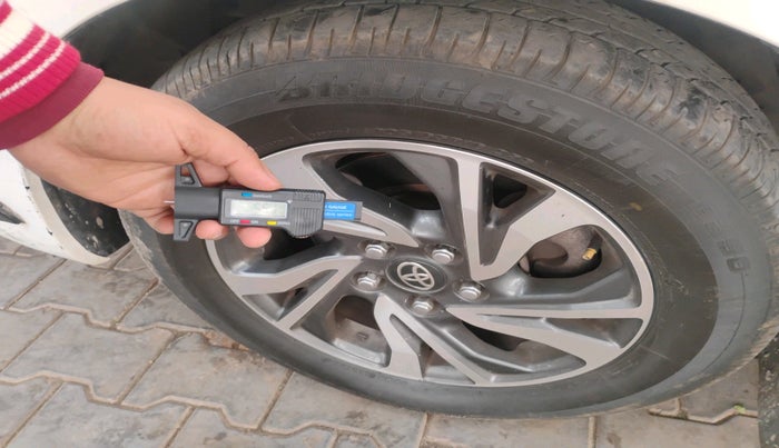 2022 Toyota Innova Crysta 2.4 GX AT 7 STR, Diesel, Automatic, 51,210 km, tyre