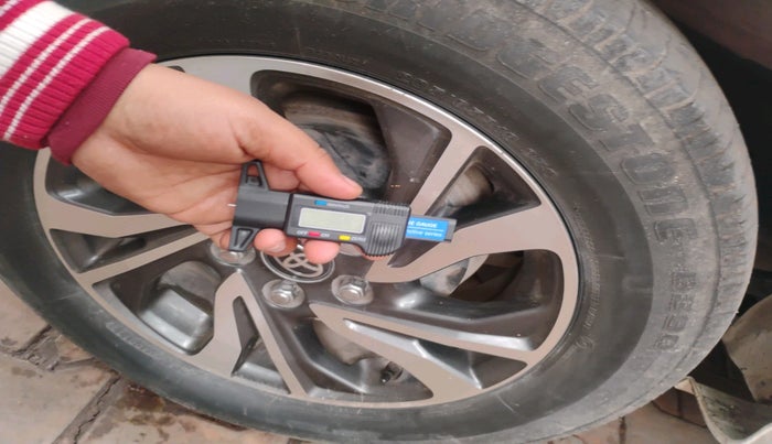 2022 Toyota Innova Crysta 2.4 GX AT 7 STR, Diesel, Automatic, 51,210 km, tyre