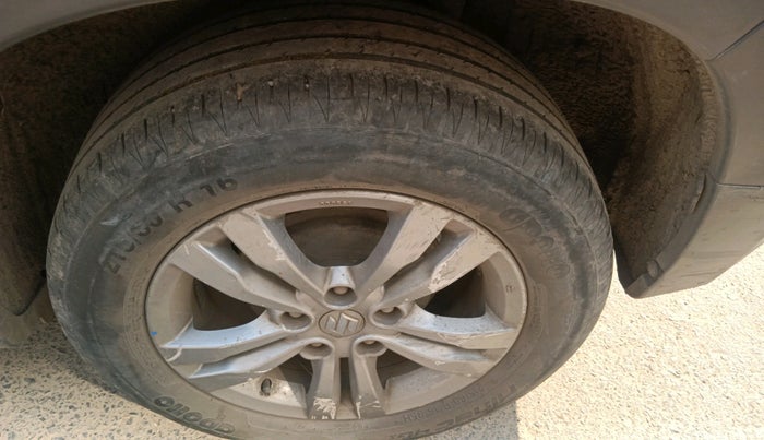 2017 Maruti Vitara Brezza ZDI PLUS DUAL TONE, Diesel, Manual, 1,37,082 km, tyre