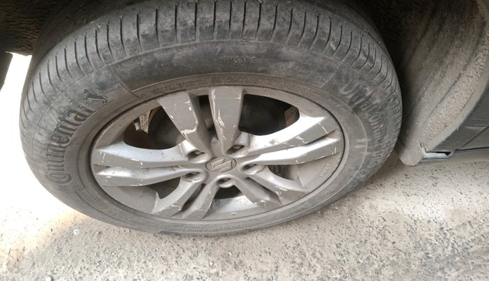 2017 Maruti Vitara Brezza ZDI PLUS DUAL TONE, Diesel, Manual, 1,37,082 km, tyre