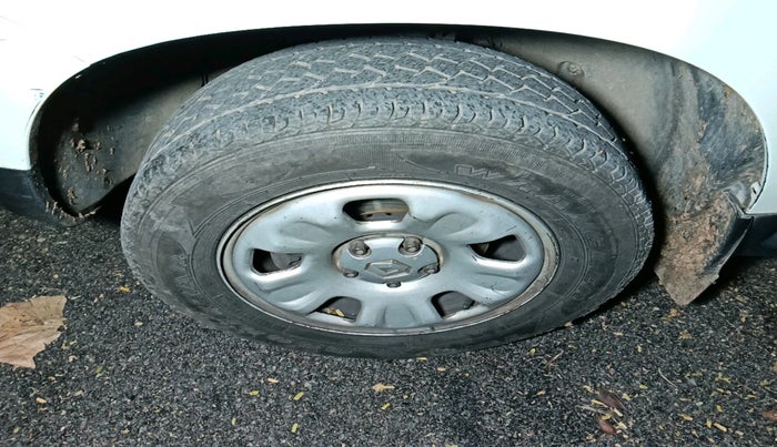 2015 Renault Duster 85 PS RXL DIESEL, Diesel, Manual, 1,65,696 km, tyre