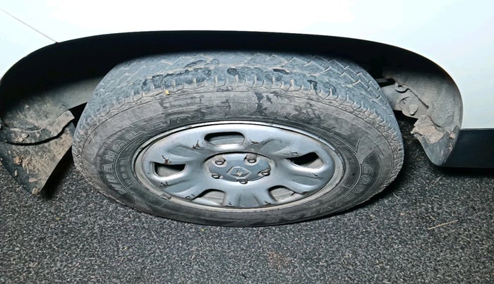 2015 Renault Duster 85 PS RXL DIESEL, Diesel, Manual, 1,65,696 km, tyre