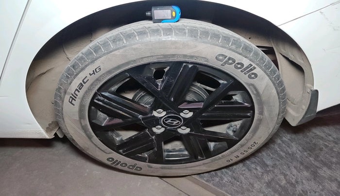 2023 Hyundai Verna  SX 1.5 Turbo DCT , Petrol, Automatic, 29,913 km, tyre