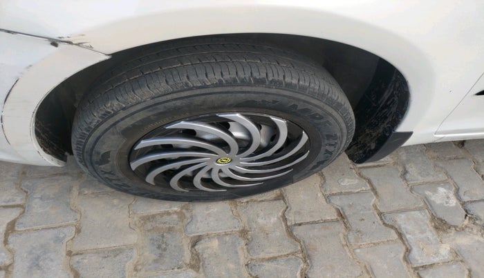 2012 Maruti Swift Dzire LXI, Petrol, Manual, 99,871 km, tyre