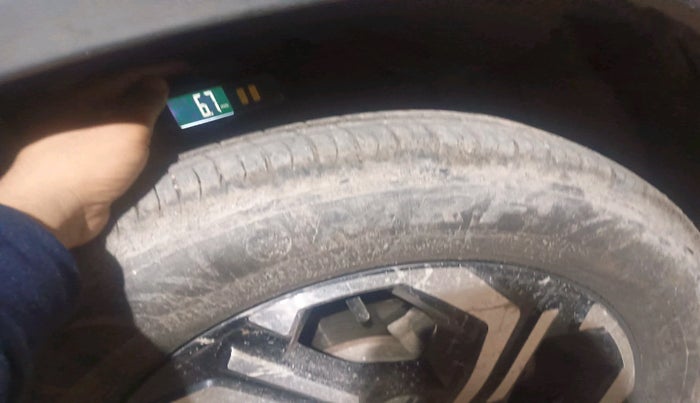 2022 Maruti BREZZA VXI SMART HYBRID, Petrol, Manual, 56,011 km, tyre