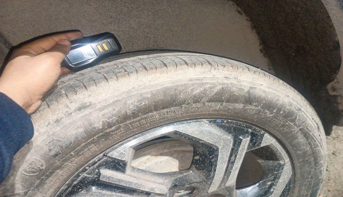 2022 Maruti BREZZA VXI SMART HYBRID, Petrol, Manual, 56,011 km, tyre