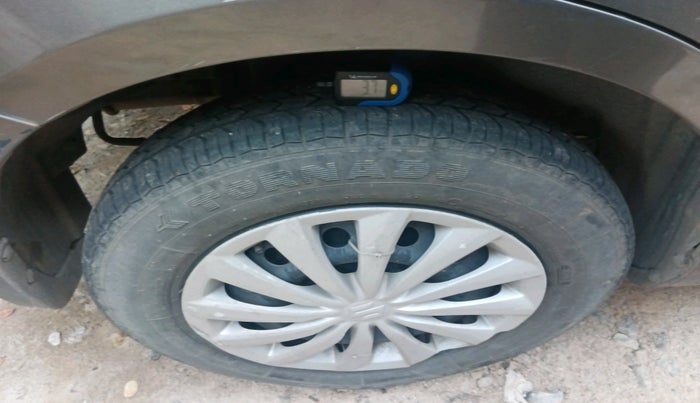 2015 Maruti Swift Dzire VXI, Petrol, Manual, 50,370 km, tyre