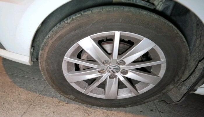 2016 Volkswagen Ameo HIGHLINE1.5L, Diesel, Manual, 61,775 km, tyre