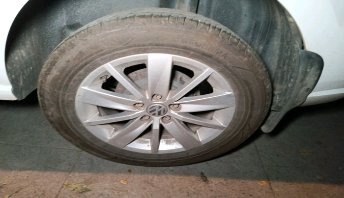 2016 Volkswagen Ameo HIGHLINE1.5L, Diesel, Manual, 61,775 km, tyre