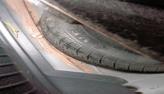 2016 Volkswagen Ameo HIGHLINE1.5L, Diesel, Manual, 61,775 km, tyre