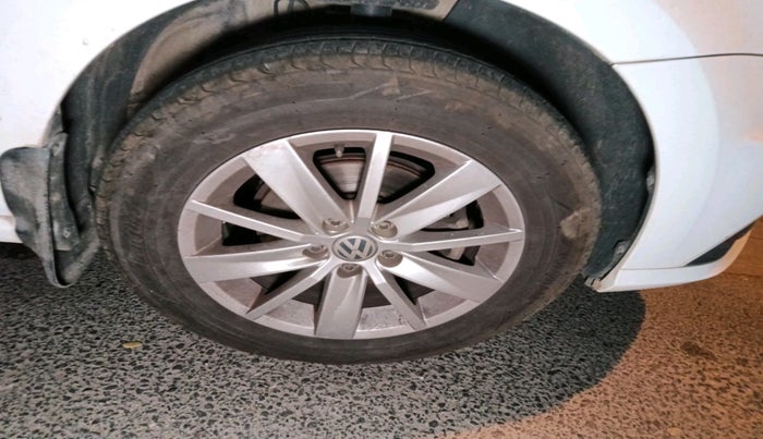 2016 Volkswagen Ameo HIGHLINE1.5L, Diesel, Manual, 61,775 km, tyre