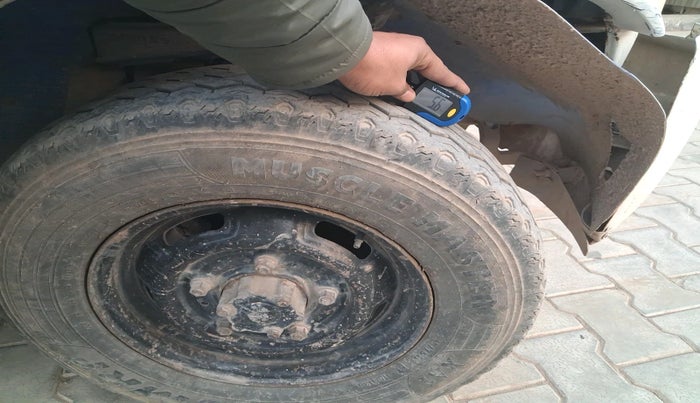 2013 Mahindra Bolero SLX BS-III, Diesel, Manual, 2,01,784 km, tyre