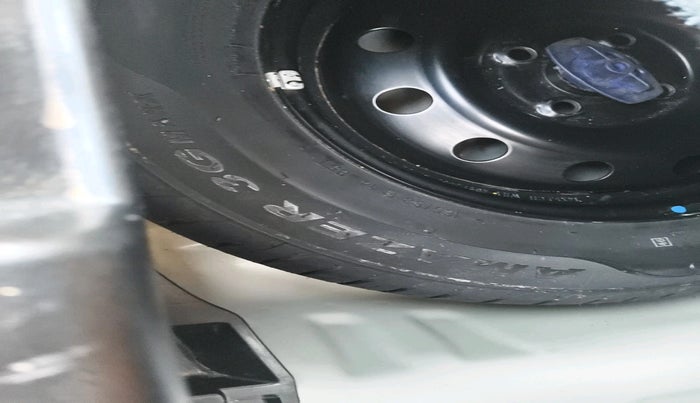 2022 Maruti Swift VXI, Petrol, Manual, 76,522 km, tyre