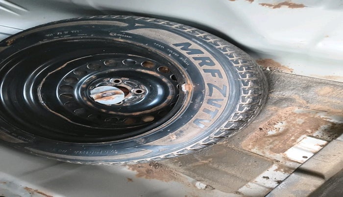 2015 Honda City 1.5L I-VTEC VX CVT, Petrol, Automatic, 1,02,850 km, tyre