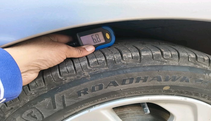 2015 Honda City 1.5L I-VTEC VX CVT, Petrol, Automatic, 1,02,850 km, tyre