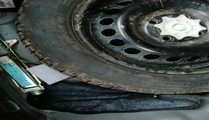 2017 Hyundai Grand i10 SPORTZ (O) AT 1.2 KAPPA VTVT, Petrol, Automatic, 36,082 km, tyre