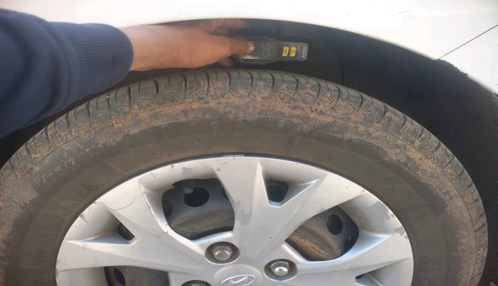 2015 Hyundai Grand i10 SPORTZ 1.2 KAPPA VTVT, Petrol, Manual, 1,41,540 km, tyre