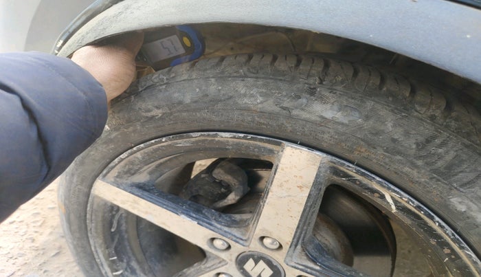 2021 Maruti Ertiga VXI CNG, Petrol, Manual, 1,06,344 km, tyre