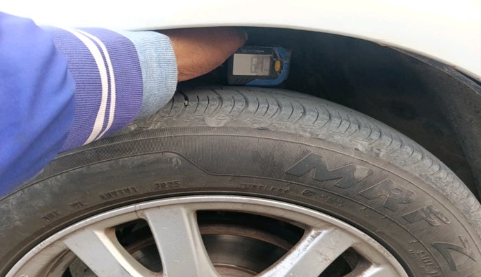 2012 Honda Brio V MT, Petrol, Manual, 67,616 km, tyre