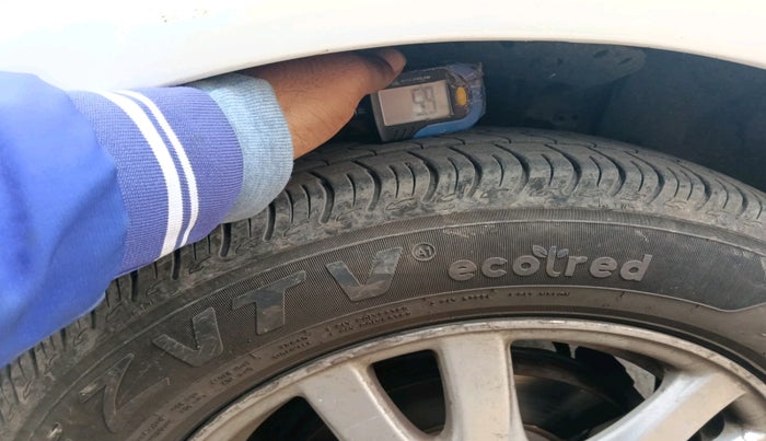 2012 Honda Brio V MT, Petrol, Manual, 67,616 km, tyre