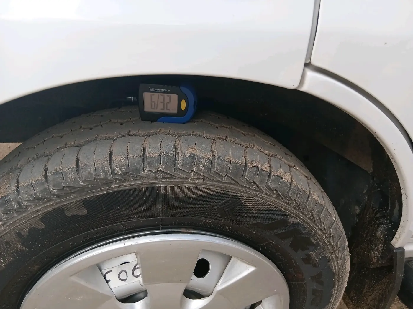 2023 Maruti Eeco 5 STR AC, Petrol, Manual, 13,996 km, tyre