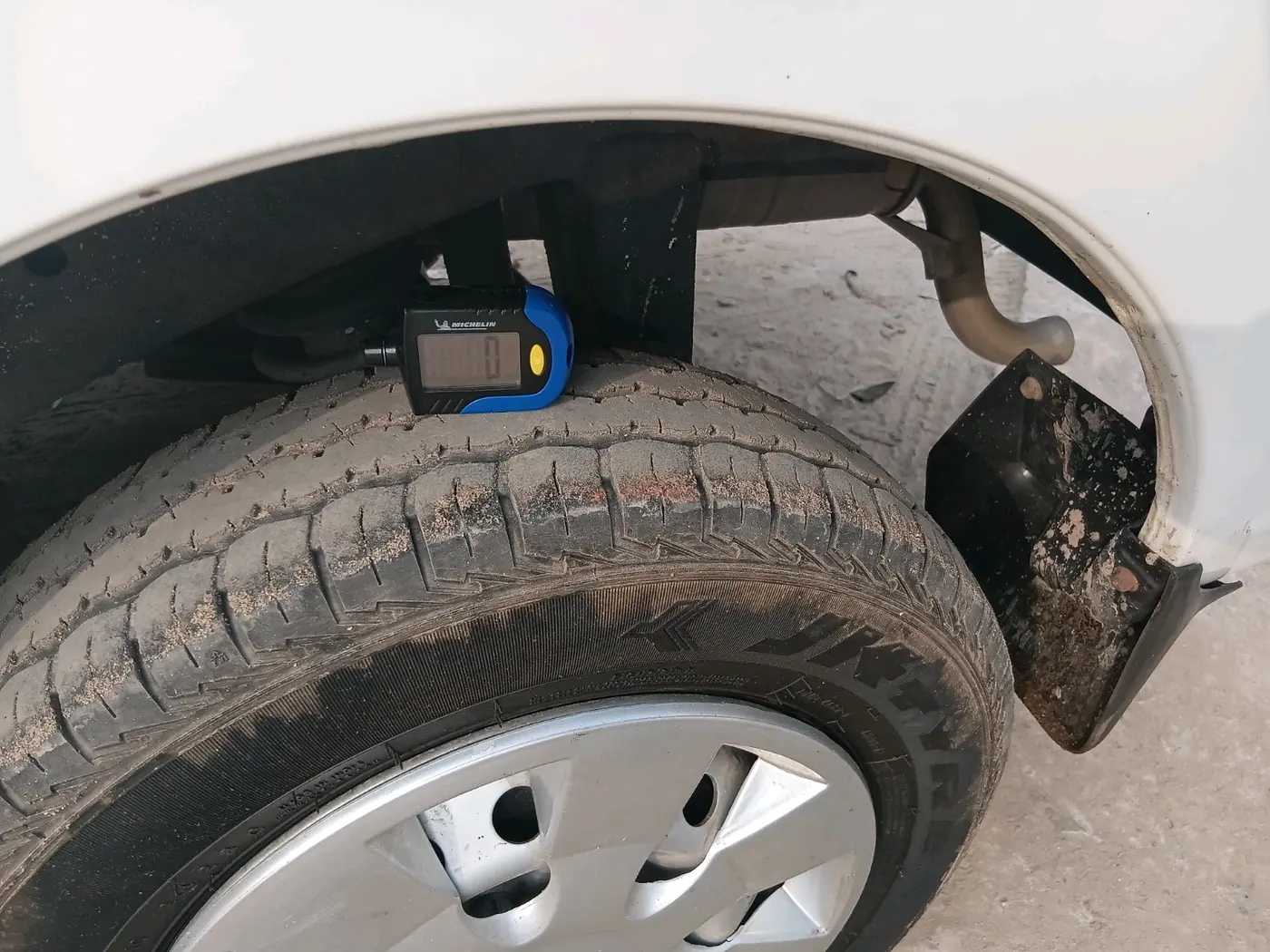 2023 Maruti Eeco 5 STR AC, Petrol, Manual, 13,996 km, tyre