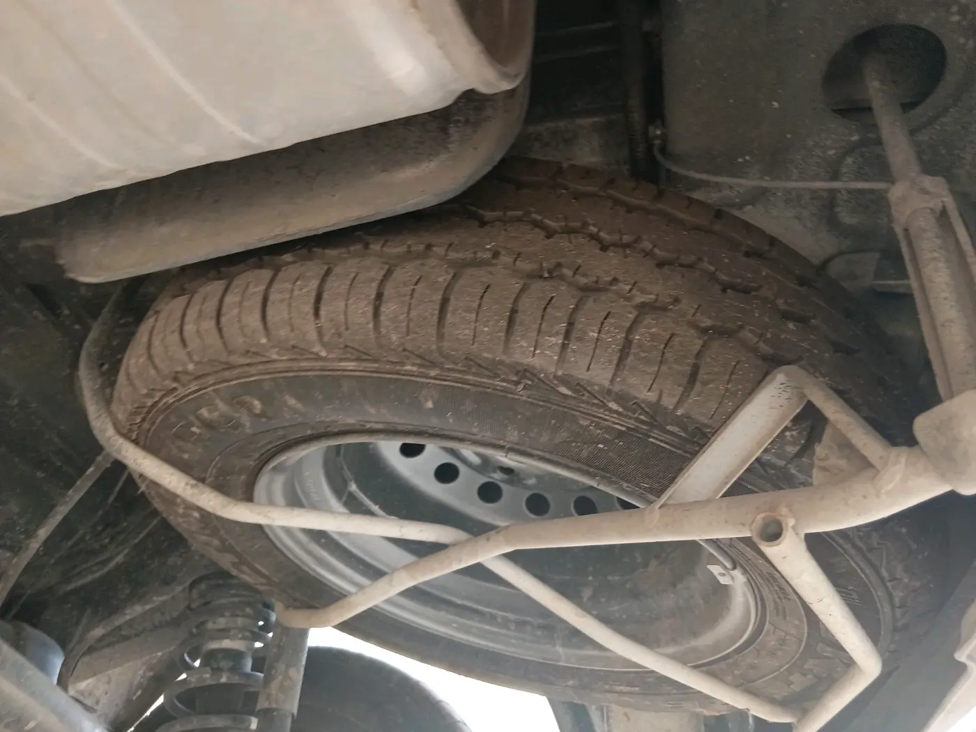 2023 Maruti Eeco 5 STR AC, Petrol, Manual, 13,996 km, tyre