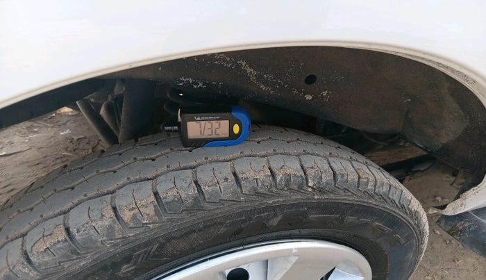 2023 Maruti Eeco 5 STR AC, Petrol, Manual, 13,996 km, tyre