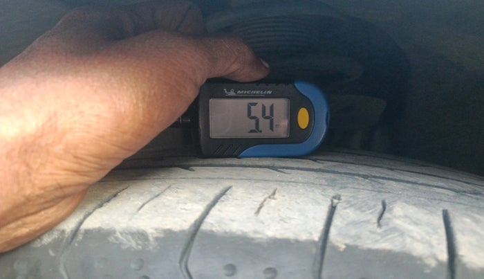 2018 Landrover Range Rover Evoque 2.0 L TD4 HSE, Diesel, Automatic, 1,46,050 km, tyre