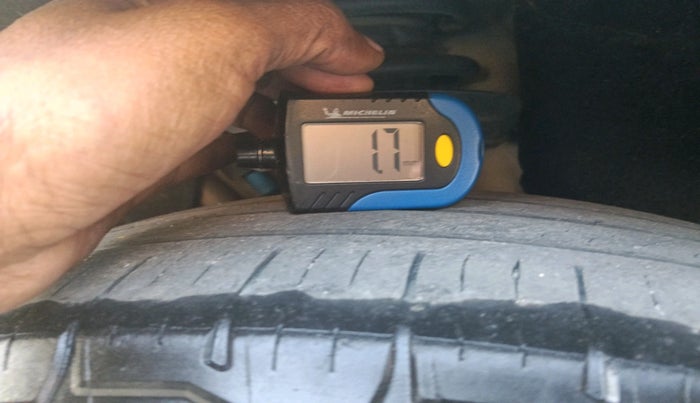 2018 Landrover Range Rover Evoque 2.0 L TD4 HSE, Diesel, Automatic, 1,46,050 km, tyre